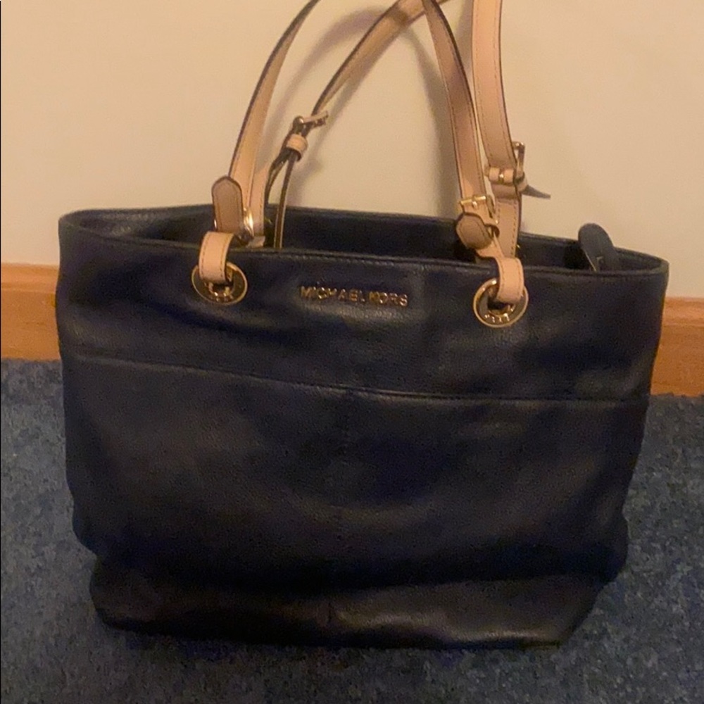 Michael Kor’s purse blue and beige handles
